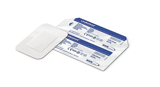 PENSO ADESIVO COM COMPRESSA LEUKOMED (cópia)
